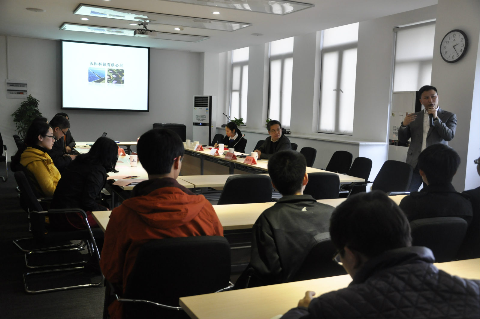 宁波长阳科技有限公司CEO金亚东博士为学生做企业介绍与职业规划